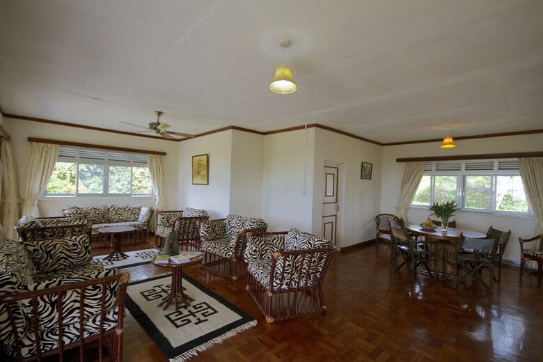 Posada Mweya Safari Lodge