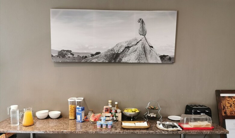 Hotel Aerotropolis Guest Lodge