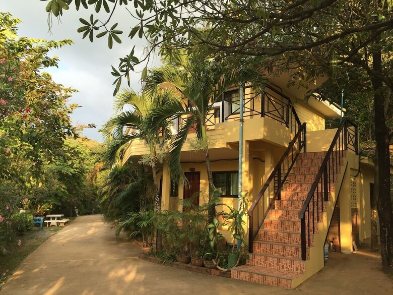 Hotel Baan Ing Khao Resort