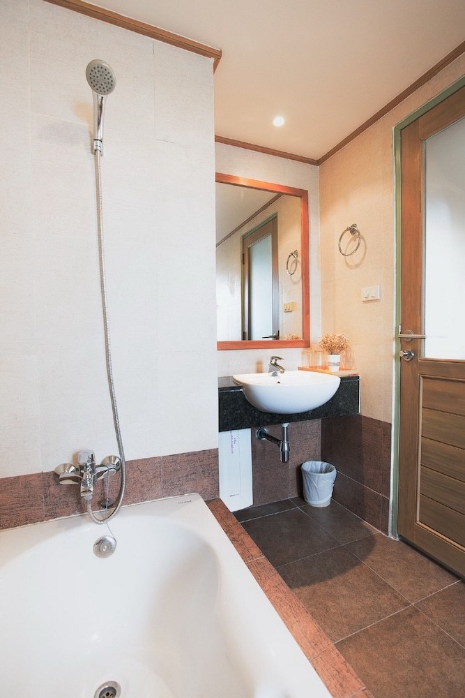 Hotel Green Mansion & Service Apartment