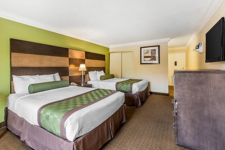 Hotel Rodeway Inn & Suites Canyon Lake I-15