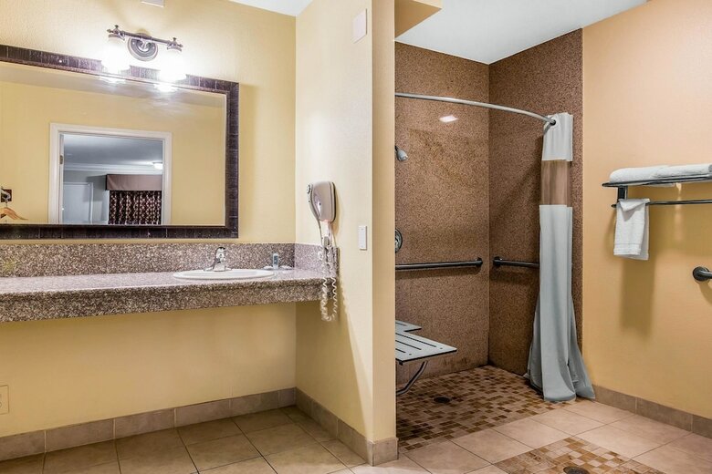 Hotel Rodeway Inn & Suites Canyon Lake I-15