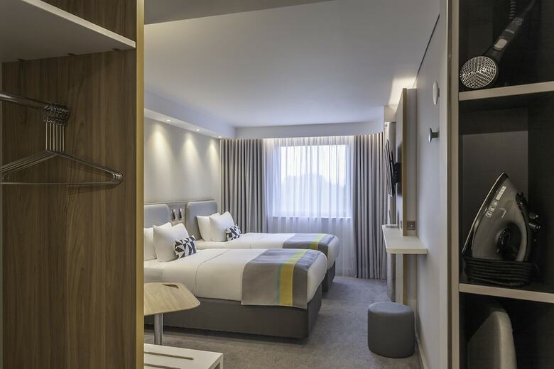 Holiday Inn Express Hotel Dublin Airport