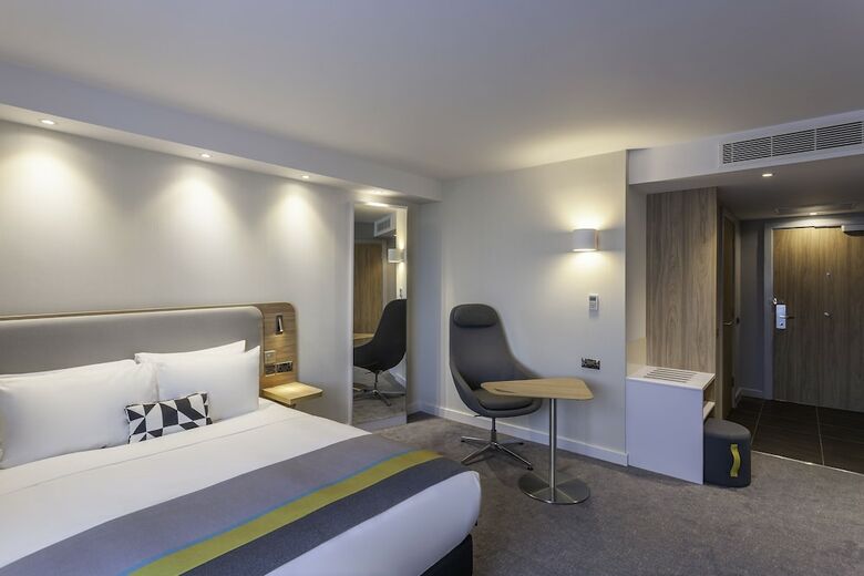 Holiday Inn Express Hotel Dublin Airport