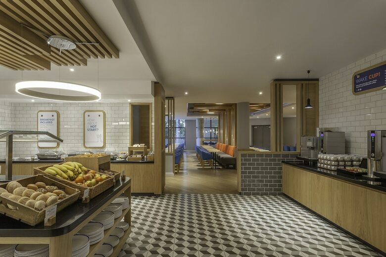 Holiday Inn Express Hotel Dublin Airport