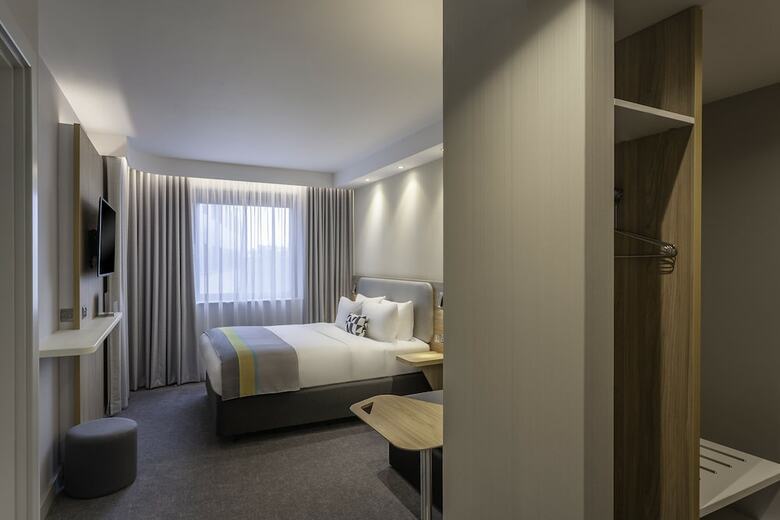 Holiday Inn Express Hotel Dublin Airport