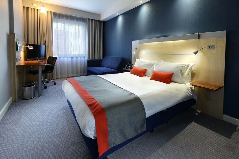 Holiday Inn Express Hotel Dublin Airport