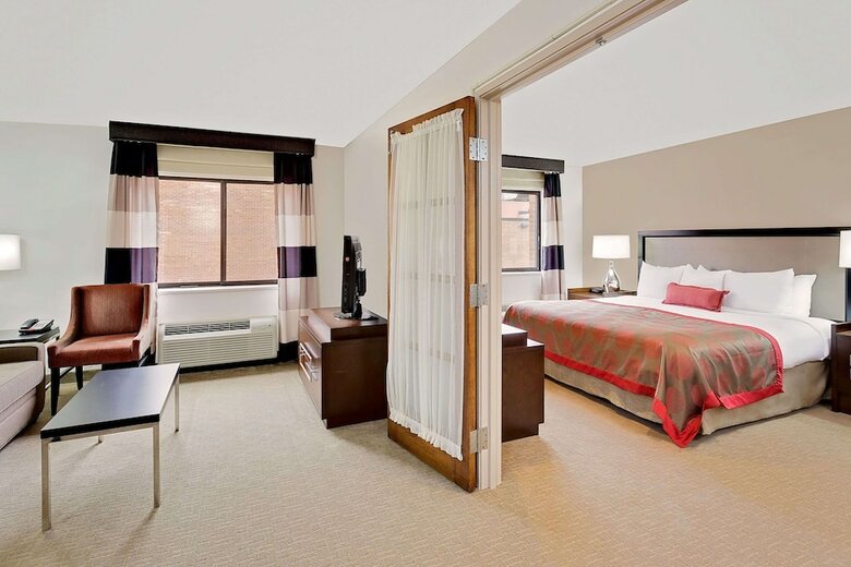 Hotel Ramada By Wyndham Marquette