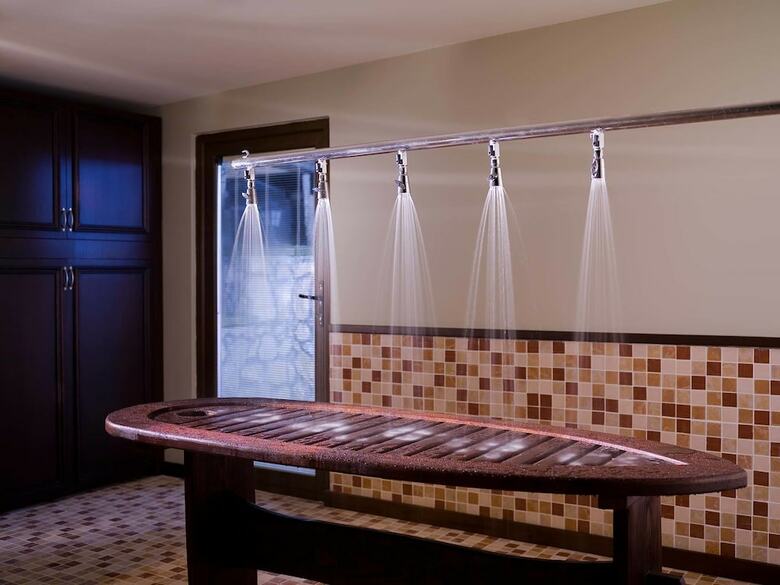 Hotel Village Park Resort And Spa Otel