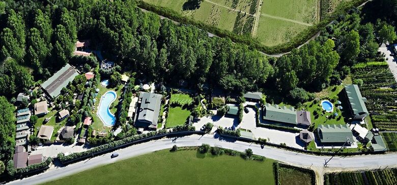 Hotel Village Park Resort And Spa Otel