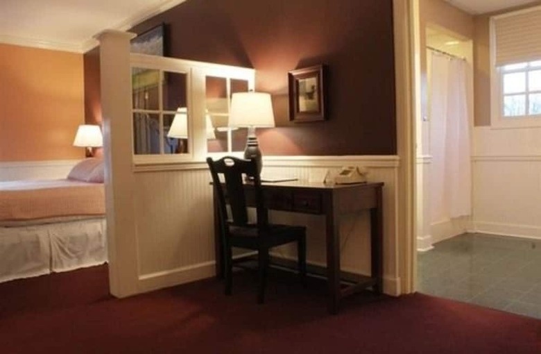 County Clare Irish Hotel & Pub