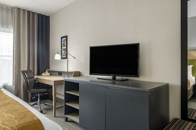 Hotel Comfort Inn & Suites