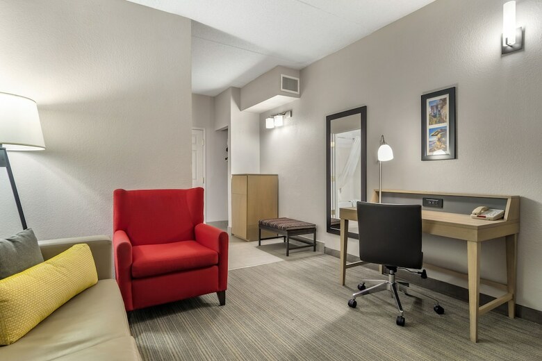 Hotel Comfort Inn & Suites