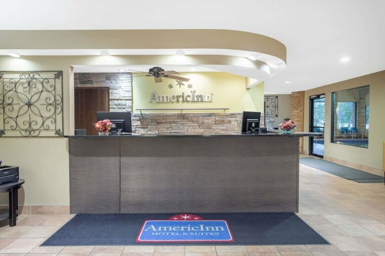 Hotel Americinn By Wyndham Delafield