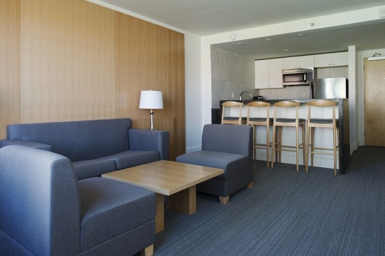 West Wing Hotel, Ascend Hotel Collection