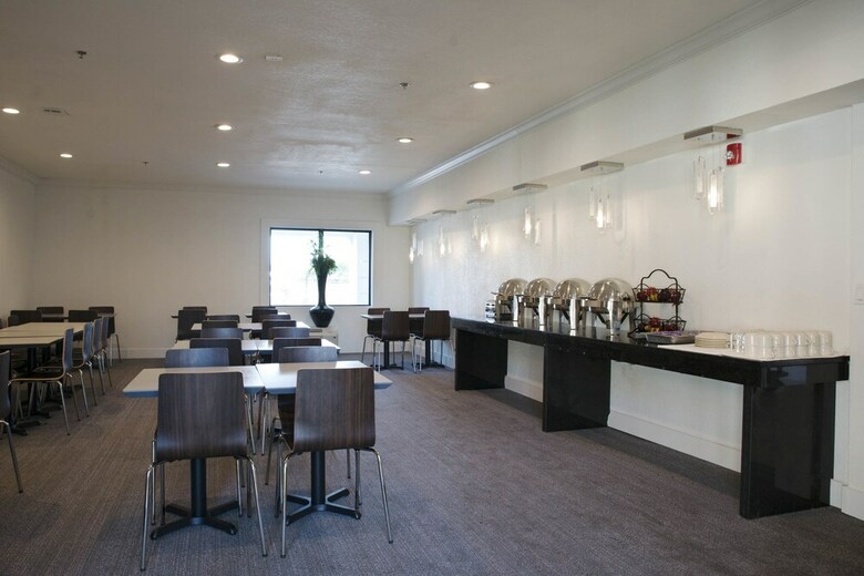 West Wing Hotel, Ascend Hotel Collection
