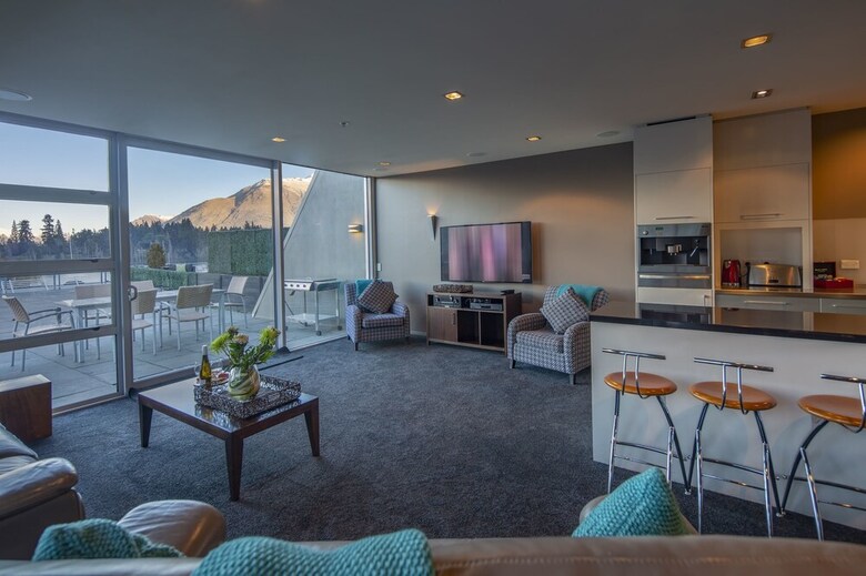 53 Shotover Apartment 302