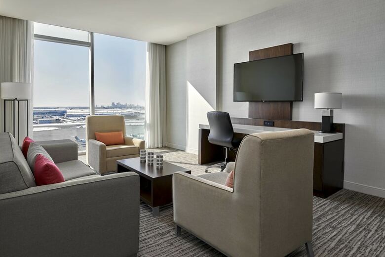 Calgary Airport Marriott In-terminal Hotel