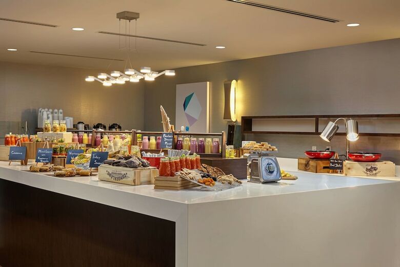 Calgary Airport Marriott In-terminal Hotel
