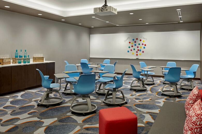 Calgary Airport Marriott In-terminal Hotel