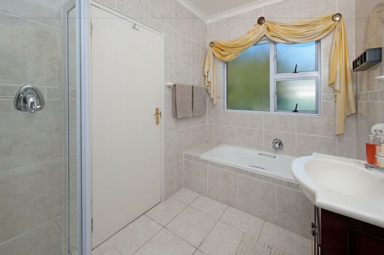 Hotel Brown Jug Guest House