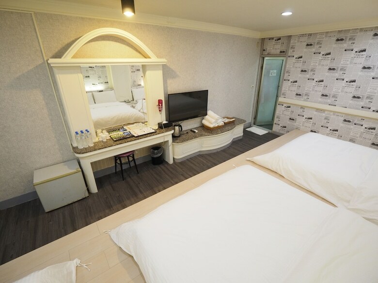Heyue Hotel