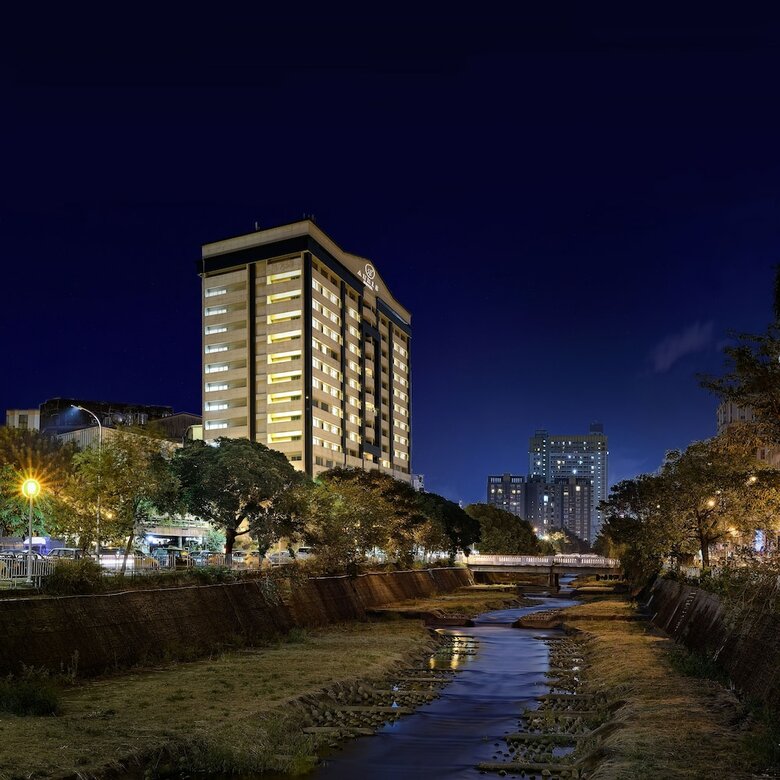 Aeris International Hotel