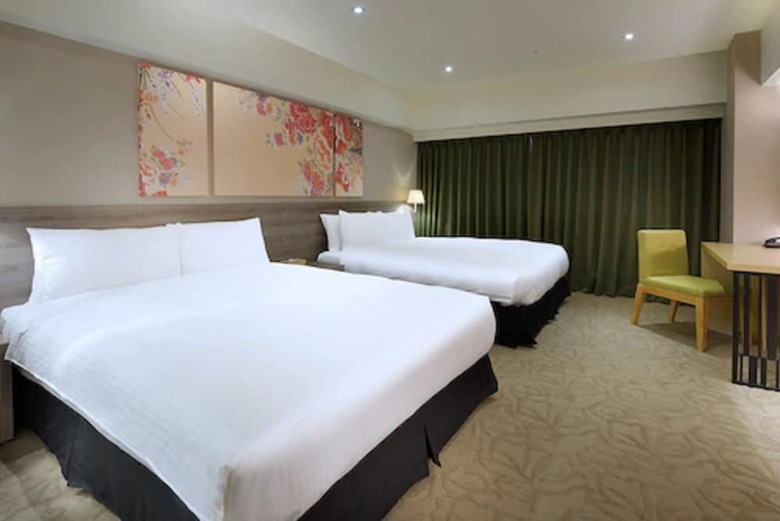 Aeris International Hotel