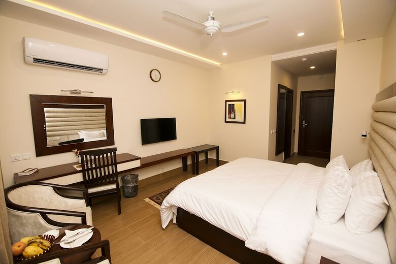 Hotel One Rahim Yar Khan Club Road