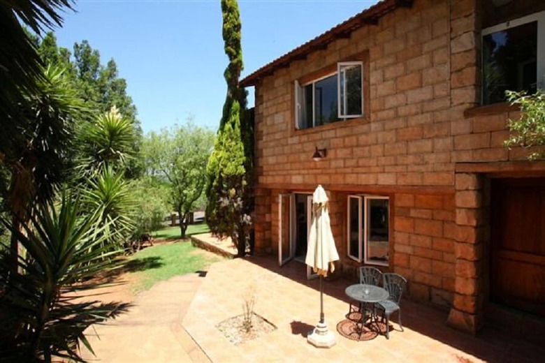 Bed & Breakfast Ikhaya Guest House