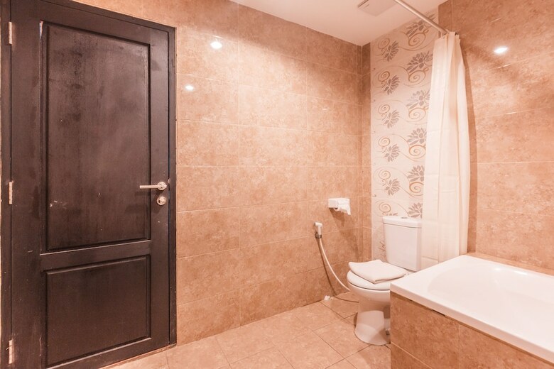 Capital O 1662 Ole Suites Hotel