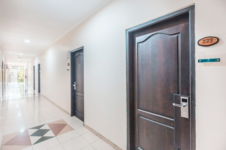 Capital O 1662 Ole Suites Hotel
