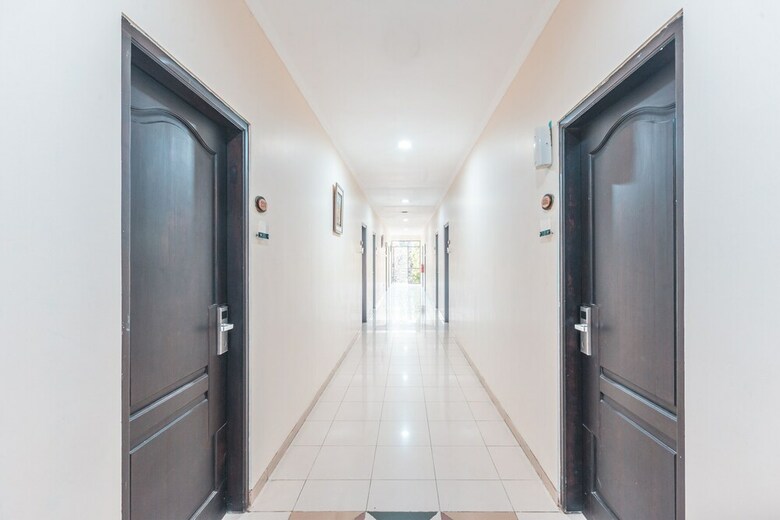 Capital O 1662 Ole Suites Hotel