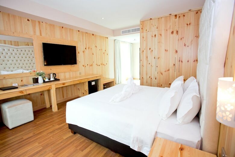 Vouk Hotel Suites