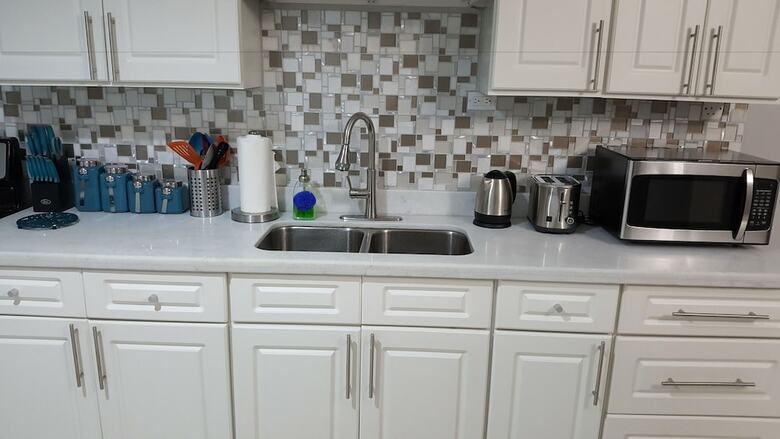 New Kingston Guest Apartment At Donhead