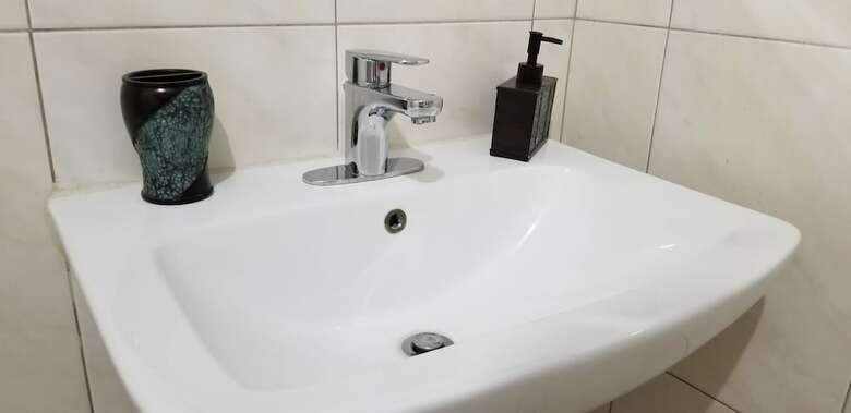 New Kingston Guest Apartment At Donhead