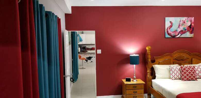 New Kingston Guest Apartment At Donhead
