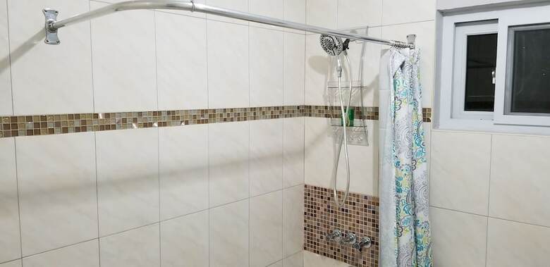 New Kingston Guest Apartment At Donhead