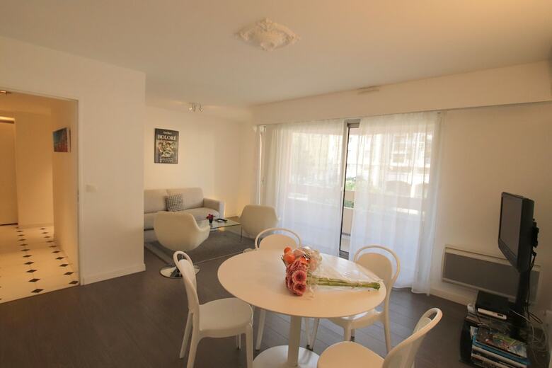 Apartamentos Happy Few - La Cigalusa