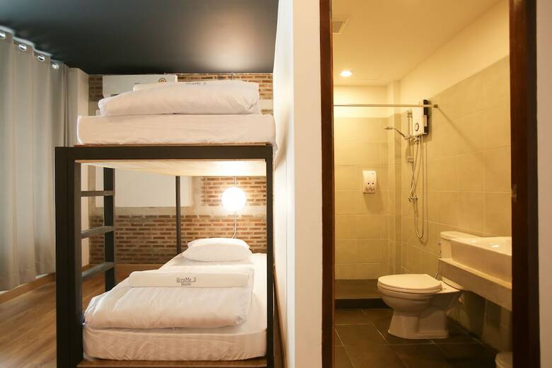 Hostal Give Me 5 Hostel