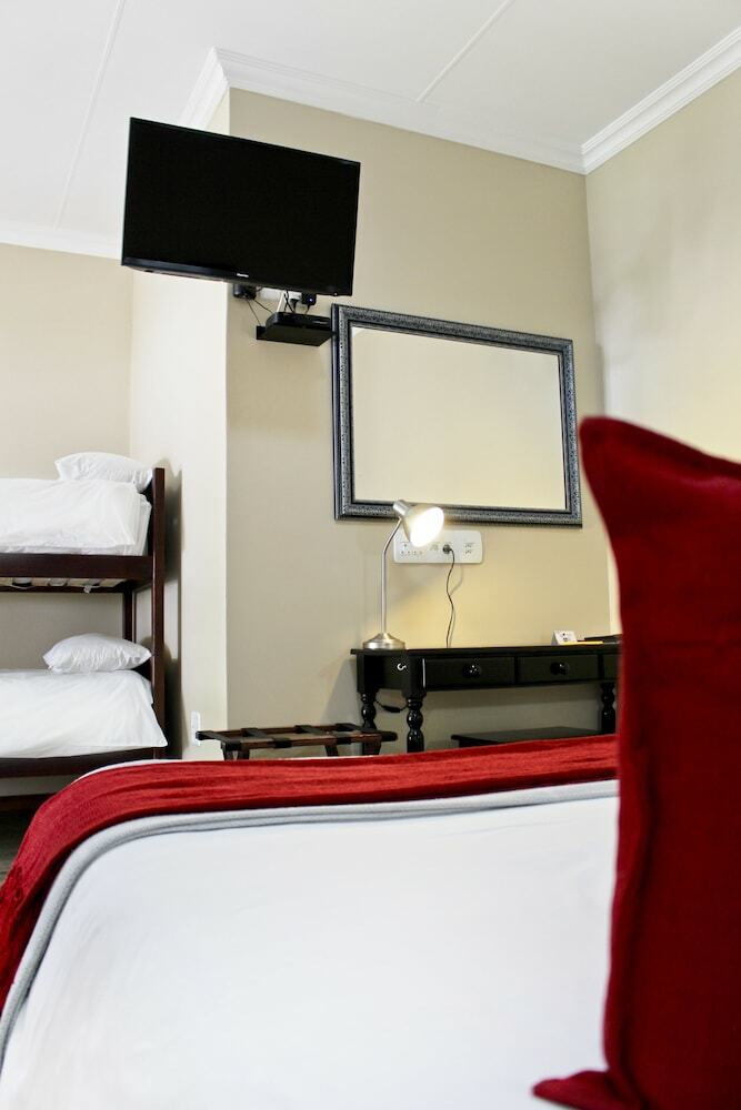 Hotel 17 On Bird Guest House