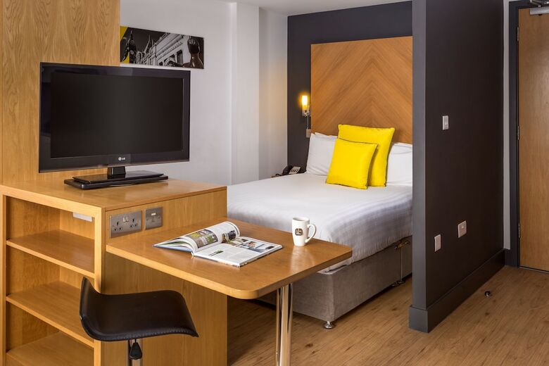 Apartamentos Roomzzz Leeds City West