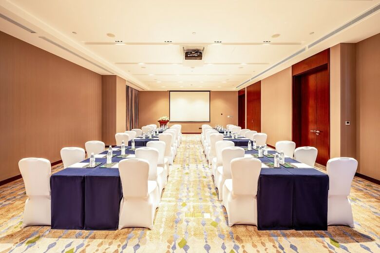 Hotel Holiday Inn Neijiang Riverside
