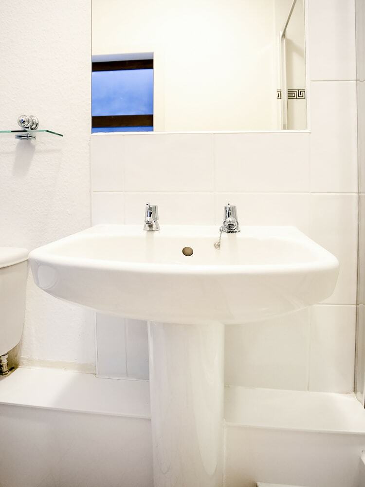 Oyo Corner Hotel