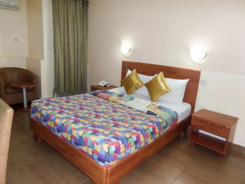 Le Real Hotel