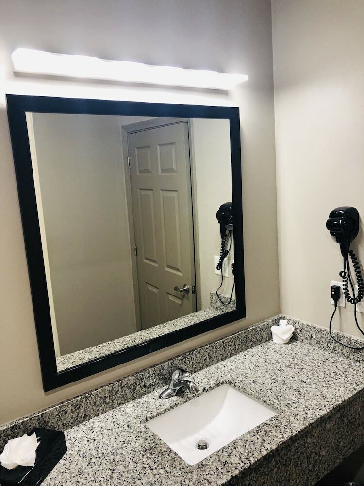 Hotel Catoosa Inn & Suites