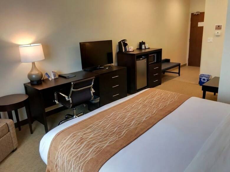 Hotel Comfort Inn & Suites