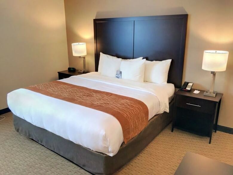 Hotel Comfort Inn & Suites