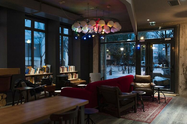 Hostal Les Piaules Hostel