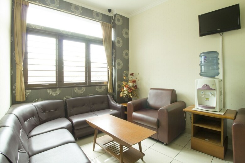 Hotel Reddoorz Plus @ Wastu Kencana